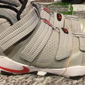 LeBron, James soldiers, 11 silver bullets basketball sneakers